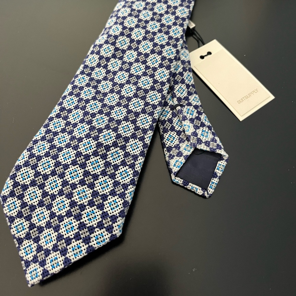 Men’s Suitsupply tie NWT